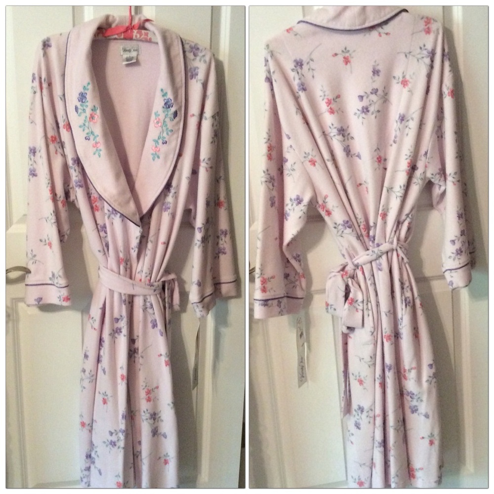 NWT Vanity Fair Robe